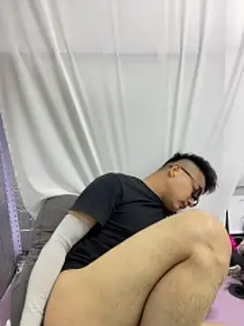 lixiaoshuai8 online show from March 17, 7:12 am