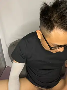 lixiaoshuai8 online show from April 2, 7:50 am