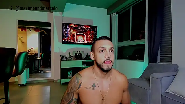 Snapshot of Maximo_Marcelo chatting on December 31, 12:11 am Maximo Marcelo online show from December 31, 12:11 am