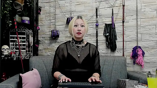 CruelMistress online show from October 28, 11:29 pm