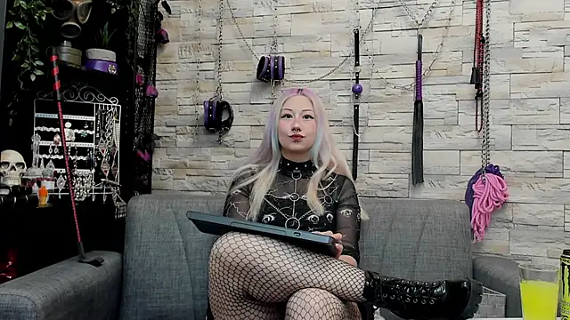 CruelMistress online show from April 29, 12:05 am