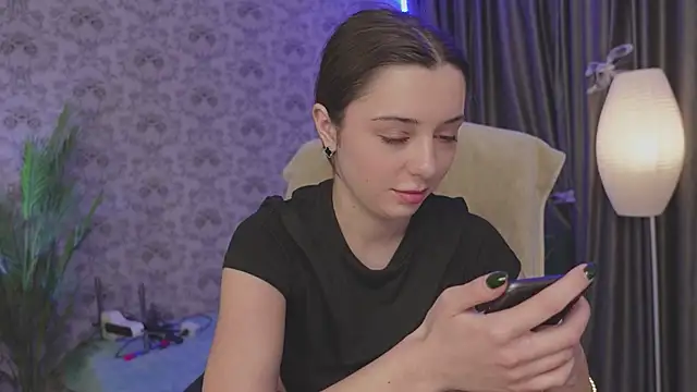 DinaCandy online show from January 4, 2:25 pm