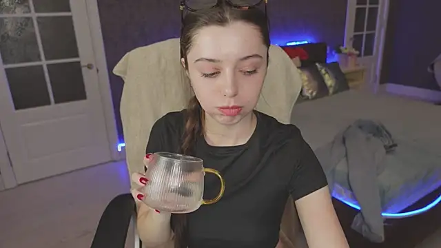 DinaCandy online show from March 2, 2:21 pm