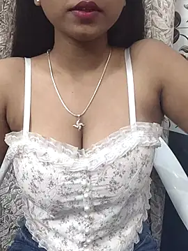 Snapshot of Ishaani_0 chatting on March 6, 12:43 am Ishaani 0 online show from March 6, 12:43 am