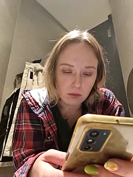 Snapshot of Public_Katrisha chatting on May 21, 2:24 pm Public Katrisha online show from May 21, 2:24 pm