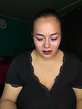 Snapshot of emily_sweet13 chatting on May 26, 1:34 am emily sweet13 online show from May 26, 1:34 am