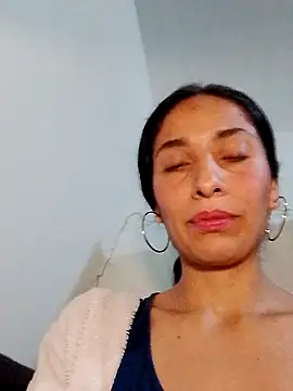 chloewildd  online show from December 1, 10:10 pm