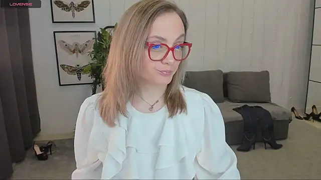 Snapshot of AdelaideRosabel chatting on December 5, 10:34 pm AdelaideRosabel online show from December 5, 10:34 pm