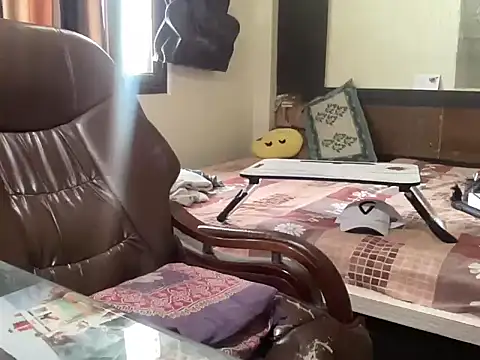 yourhero3466 online show from March 30, 9:43 am