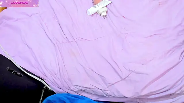 Natalystevens online show from December 3, 5:45 pm