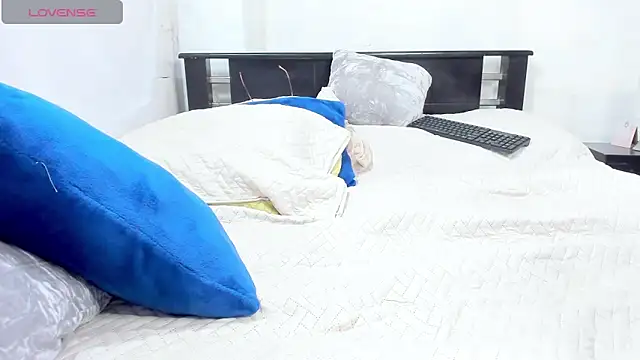 Natalystevens online show from February 9, 10:21 pm