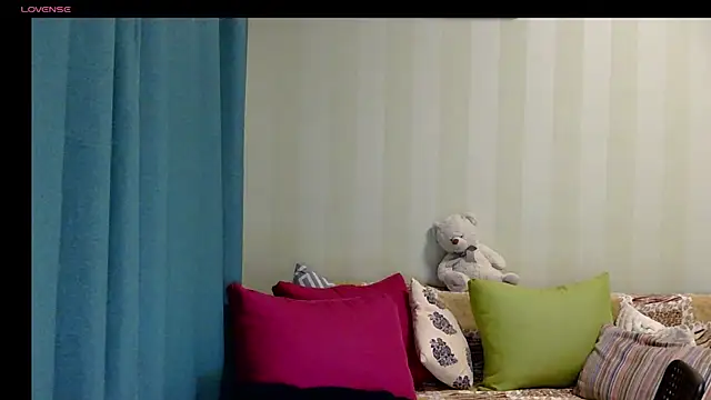 Snapshot of LilyXSky chatting on November 28, 4:31 pm LilyXSky online show from November 28, 4:31 pm