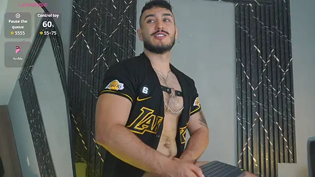 Snapshot of Zionmattis chatting on November 5, 1:05 am Zionmattis online show from November 5, 1:05 am