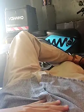 Snapshot of Juliano69xv chatting on February 20, 7:58 pm Juliano69xv online show from February 20, 7:58 pm