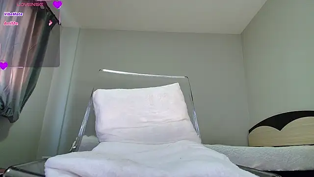 kyliejo18 online show from January 8, 6:41 am