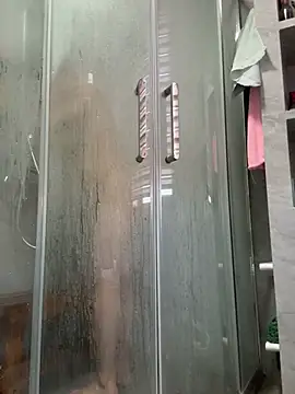 Snapshot of bomppy chatting on January 27, 9:13 am bomppy online show from January 27, 9:13 am