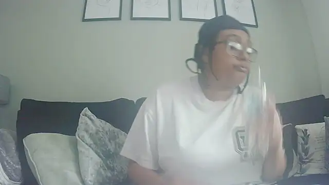 Snapshot of vanilla_chocolate23 chatting on May 21, 7:59 am vanilla chocolate23 online show from May 21, 7:59 am