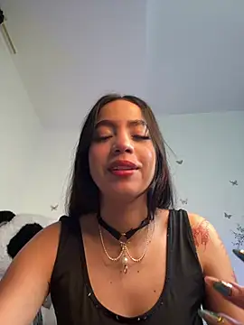 Snapshot of IamSteph13 chatting on May 15, 4:30 am IamSteph13 online show from May 15, 4:30 am