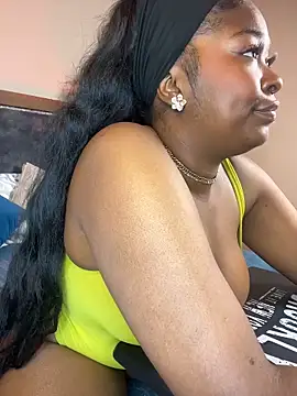 zoe 23  online show from March 15, 12:00 pm