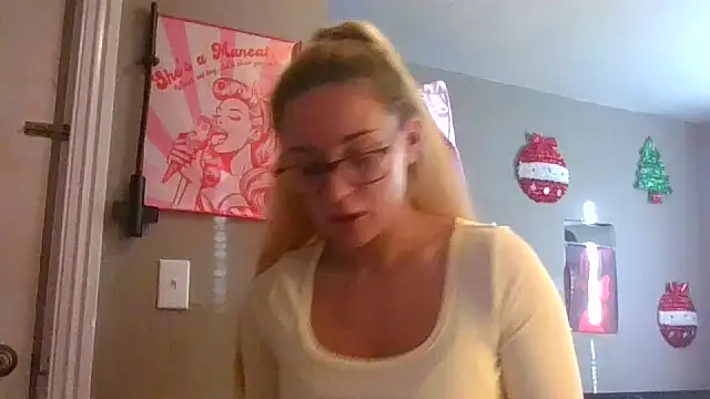 Snapshot of lexybabyxo chatting on December 16, 1:27 pm lexybabyxo online show from December 16, 1:27 pm