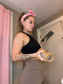 Snapshot of lexybabyxo chatting on May 13, 12:57 pm lexybabyxo online show from May 13, 12:57 pm