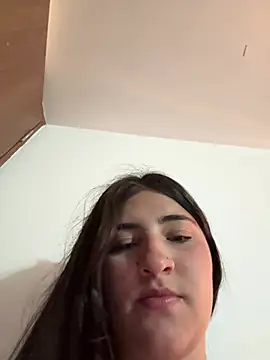Snapshot of AhriCutte chatting on February 16, 11:16 pm AhriCutte online show from February 16, 11:16 pm