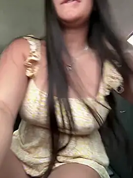 Snapshot of AhriCutte chatting on March 5, 5:39 pm AhriCutte online show from March 5, 5:39 pm