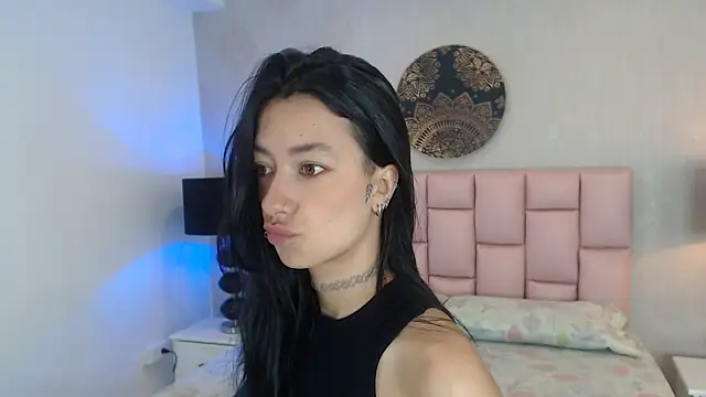 Snapshot of Zoe_Vixen chatting on February 1, 12:05 pm Zoe Vixen online show from February 1, 12:05 pm