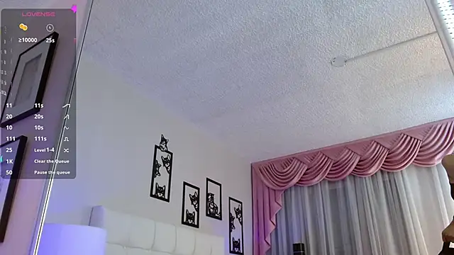 Snapshot of Zoe_Vixen chatting on February 14, 8:15 pm Zoe Vixen online show from February 14, 8:15 pm