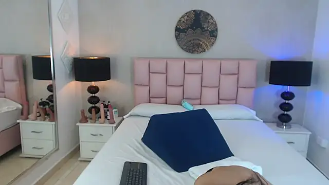 Snapshot of Zoe_Vixen chatting on February 28, 8:07 pm Zoe Vixen online show from February 28, 8:07 pm