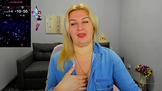 Lili Crossi online show from December 2, 6:41 am