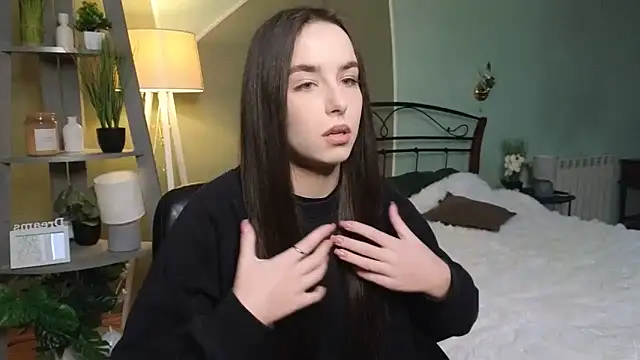 Snapshot of AuroraAksnesss chatting on February 13, 7:35 am AuroraAksnesss online show from February 13, 7:35 am