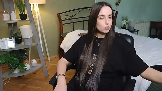 Snapshot of AuroraAksnesss chatting on February 13, 10:44 am AuroraAksnesss online show from February 13, 10:44 am