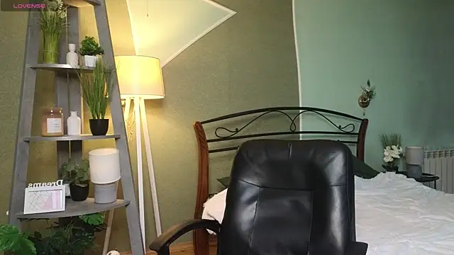 Snapshot of AuroraAksnesss chatting on March 5, 7:16 am AuroraAksnesss online show from March 5, 7:16 am