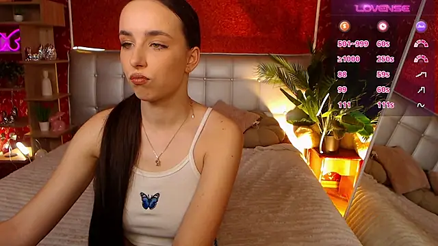 Snapshot of AuroraAksnesss chatting on March 17, 8:29 am AuroraAksnesss online show from March 17, 8:29 am