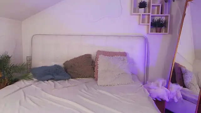 Snapshot of AuroraAksnesss chatting on March 19, 6:12 pm AuroraAksnesss online show from March 19, 6:12 pm