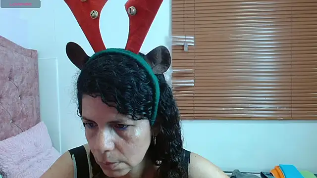 Snapshot of sila_bolum chatting on November 12, 7:13 pm sila bolum online show from November 12, 7:13 pm