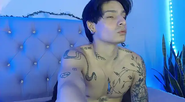 Snapshot of Apolo_Hidalgo01 chatting on January 17, 3:43 pm Apolo Hidalgo01 online show from January 17, 3:43 pm