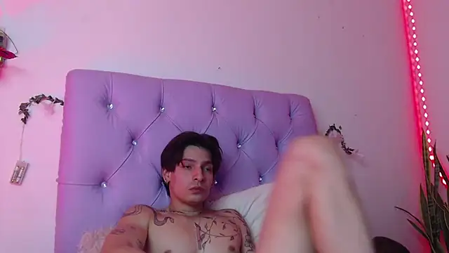 Snapshot of Apolo_Hidalgo01 chatting on January 21, 4:37 pm Apolo Hidalgo01 online show from January 21, 4:37 pm