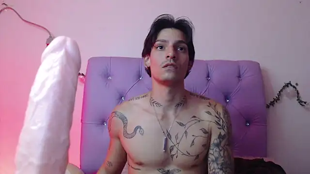 Snapshot of Apolo_Hidalgo01 chatting on January 24, 5:21 pm Apolo Hidalgo01 online show from January 24, 5:21 pm