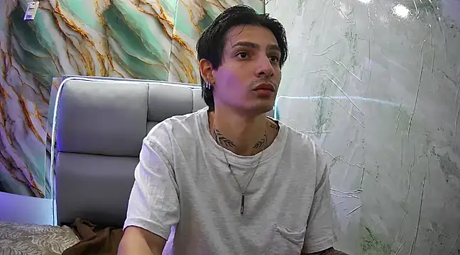 Snapshot of Apolo_Hidalgo01 chatting on January 31, 4:06 pm Apolo Hidalgo01 online show from January 31, 4:06 pm