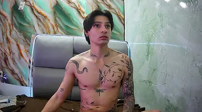 Snapshot of Apolo_Hidalgo01 chatting on February 1, 4:33 pm Apolo Hidalgo01 online show from February 1, 4:33 pm