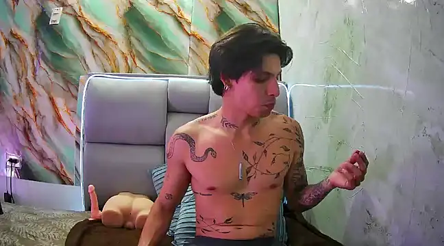 Snapshot of Apolo_Hidalgo01 chatting on February 19, 4:33 pm Apolo Hidalgo01 online show from February 19, 4:33 pm