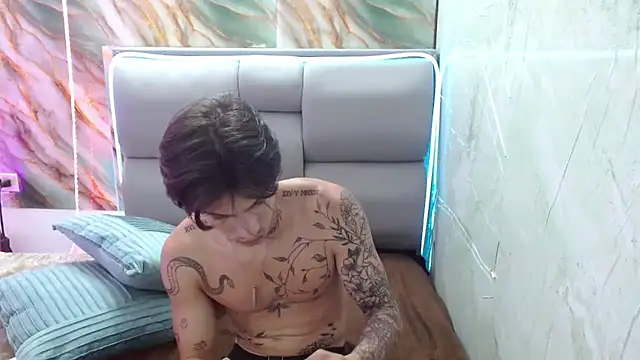 Snapshot of Apolo_Hidalgo01 chatting on February 20, 4:57 pm Apolo Hidalgo01 online show from February 20, 4:57 pm