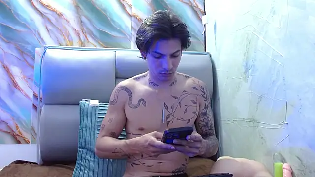 Snapshot of Apolo_Hidalgo01 chatting on February 22, 4:51 pm Apolo Hidalgo01 online show from February 22, 4:51 pm