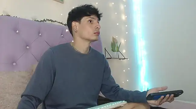 Snapshot of Apolo_Hidalgo01 chatting on March 2, 4:42 pm Apolo Hidalgo01 online show from March 2, 4:42 pm