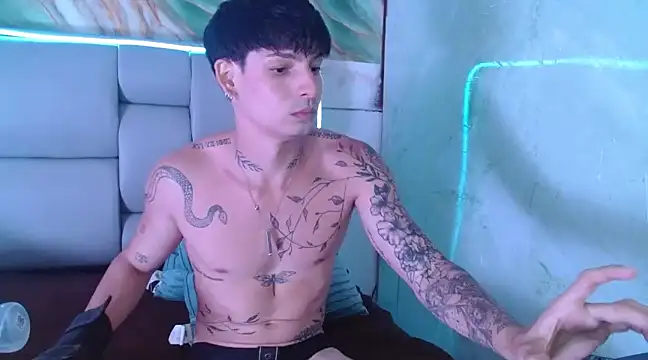 Snapshot of Apolo_Hidalgo01 chatting on March 5, 5:39 pm Apolo Hidalgo01 online show from March 5, 5:39 pm