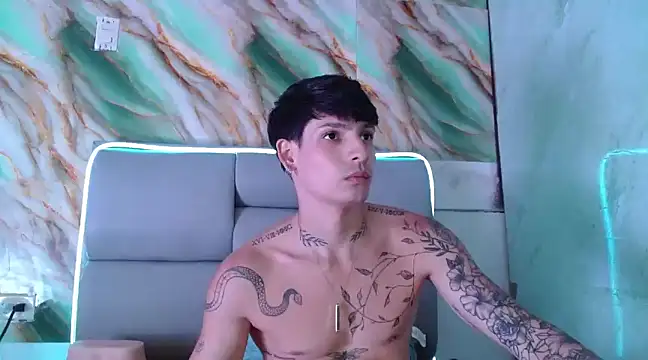 Snapshot of Apolo_Hidalgo01 chatting on March 8, 5:22 pm Apolo Hidalgo01 online show from March 8, 5:22 pm