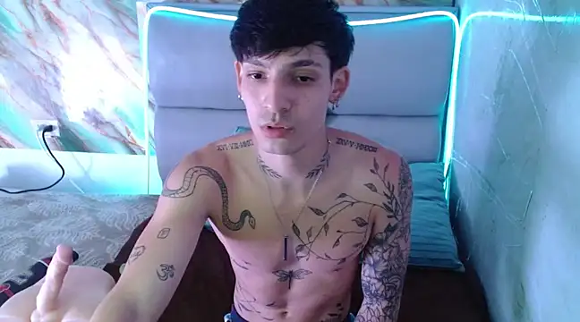 Snapshot of Apolo_Hidalgo01 chatting on March 16, 4:23 pm Apolo Hidalgo01 online show from March 16, 4:23 pm