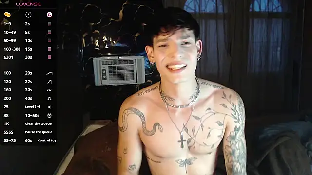 Snapshot of Apolo_Hidalgo01 chatting on December 3, 10:30 pm Apolo Hidalgo01 online show from December 3, 10:30 pm